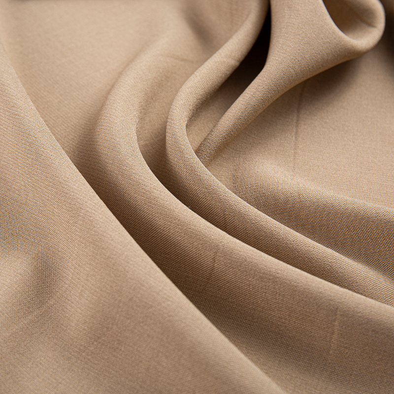 DS675 221GSM Imitatieacetaat Lelis 2/2 Lichtbruine twill Polyesterstof voor zakelijke vrijetijdskleding en broeken